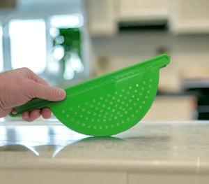 Handy Housewares Hand Held Plastic Pot Drainer Pasta Noodle Veggie Strainer with Handle - Fits up to 9" Pot