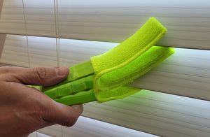 Window Blind Cleaner Duster Brush with Washable 3 Finger Microfiber Sleeve, Shutter Cleaning Tool